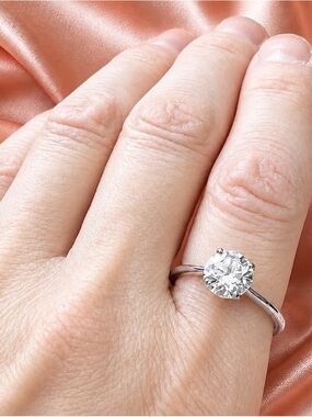 GRA Certification Included. 6mm,0.80ctw, Flawless Moissanite solitaire,VVS. NEW!
